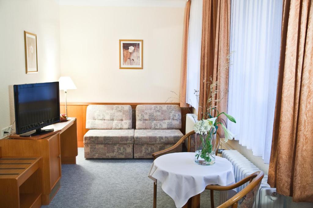 Hotel Saechsisches Haus Berggiesshübel Habitación foto